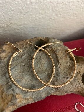 5/$10❤️❤️❤️NEW Crimped Hoop LeverBack Stud Earrings